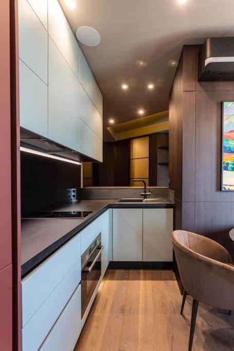 Luxury Apartment In The Superb Location คีชีเนา ภายนอก รูปภาพ